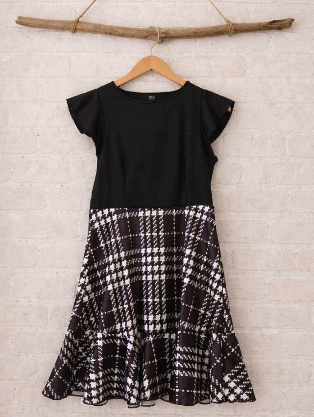 NWOT Black & White Plaid Flutter Sleeve Dress Size S